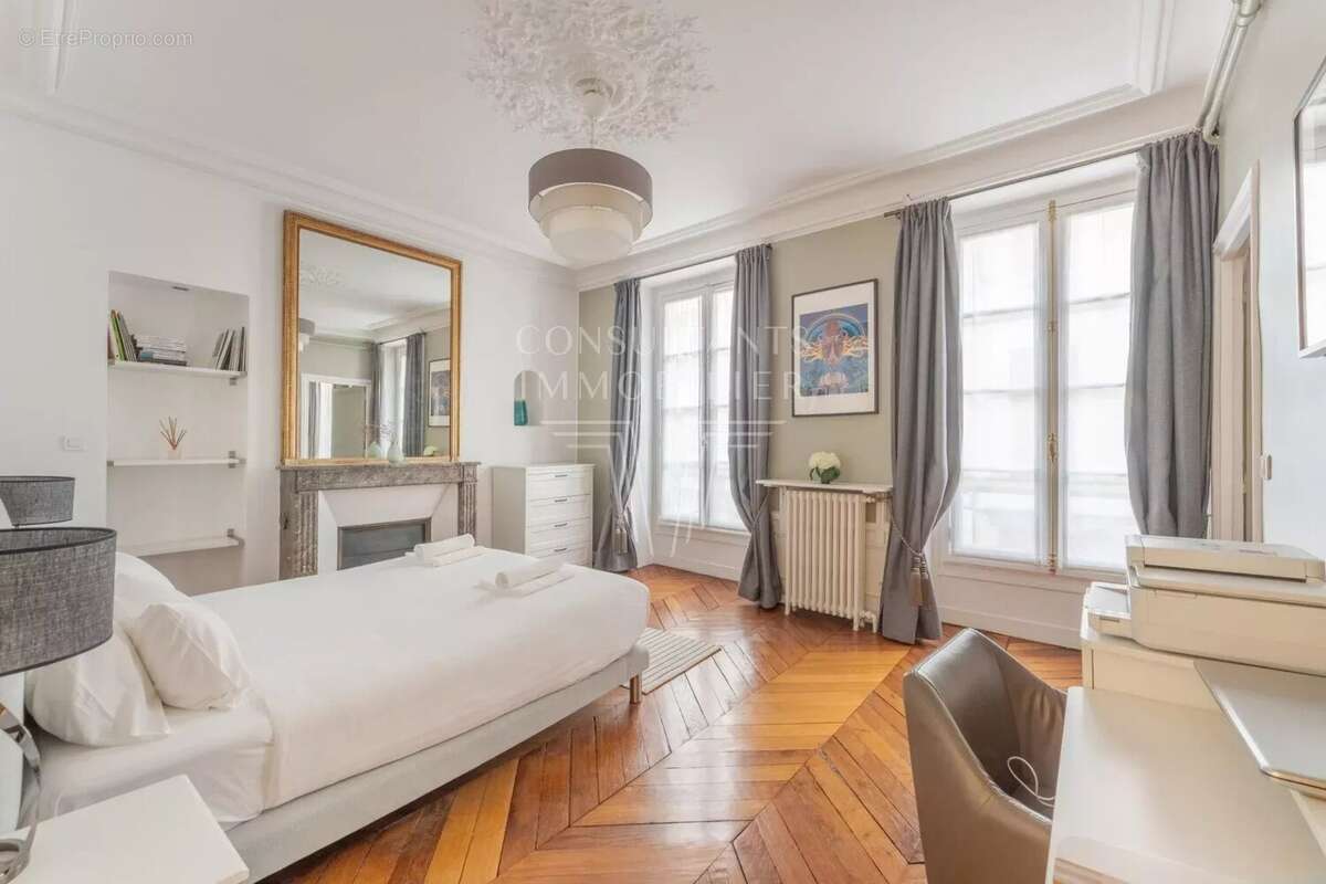 Appartement à PARIS-7E