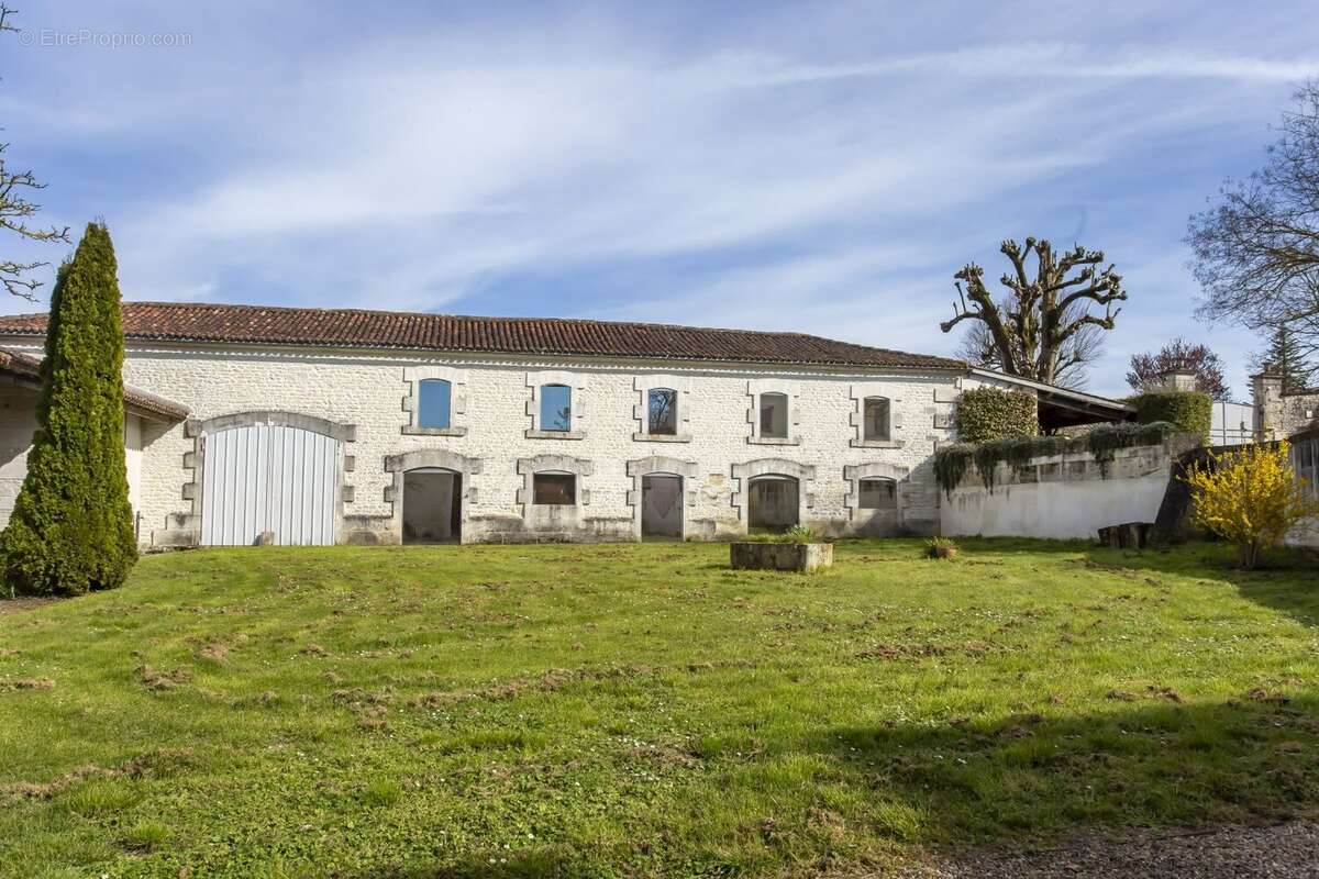 Maison à COGNAC