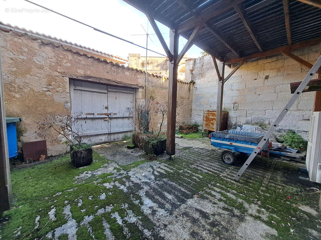 Maison à AUBETERRE-SUR-DRONNE