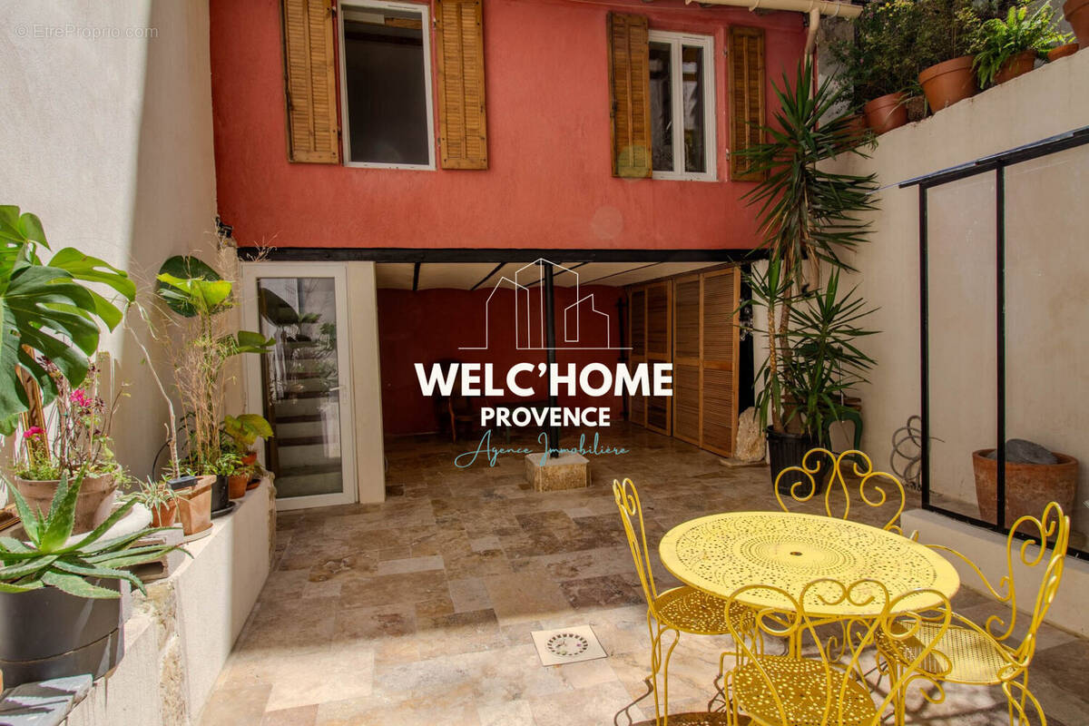 Appartement à MARSEILLE-1E