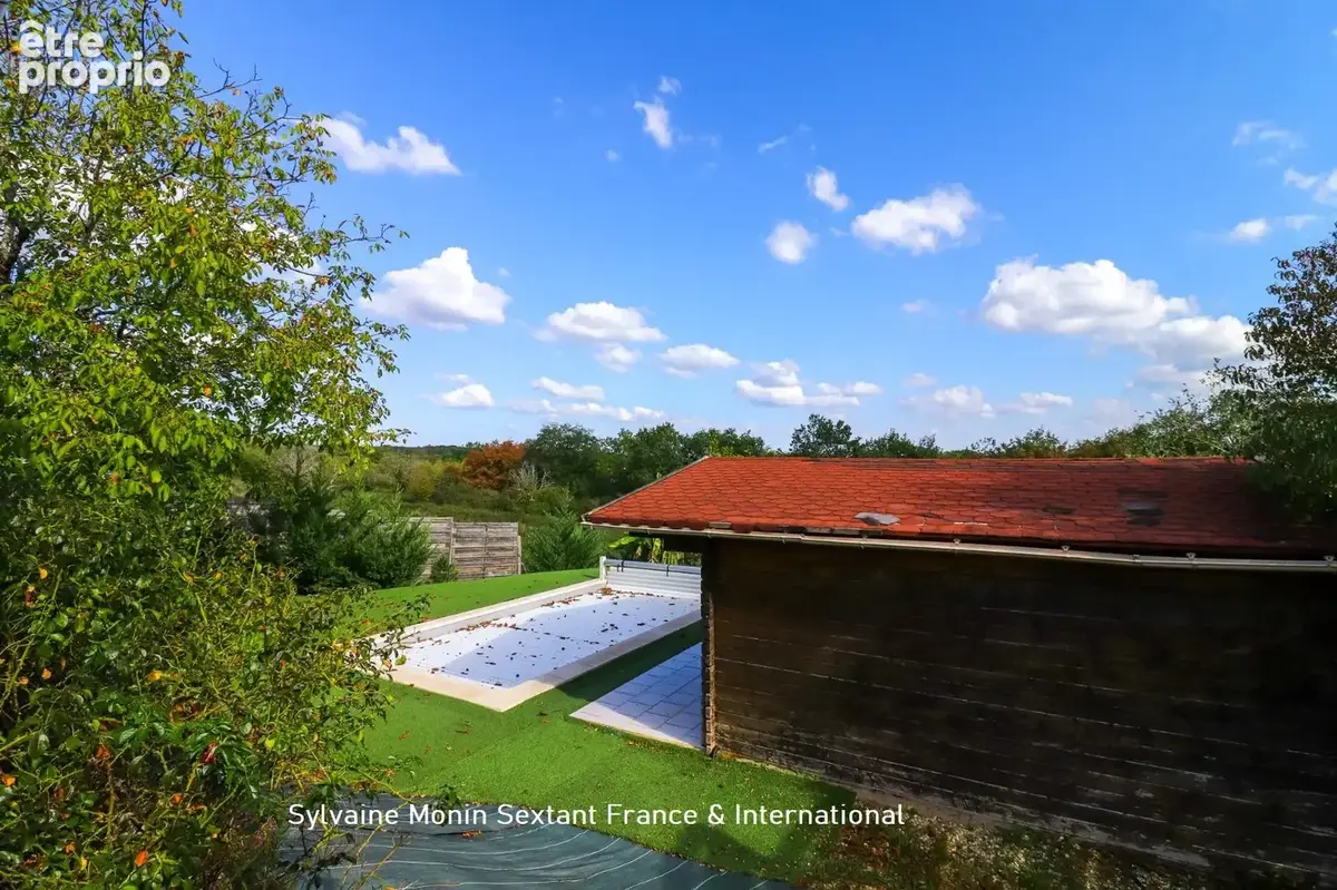 Deux maisons, une piscine, un terrain constructible et un fort potentiel locatif - photo 8