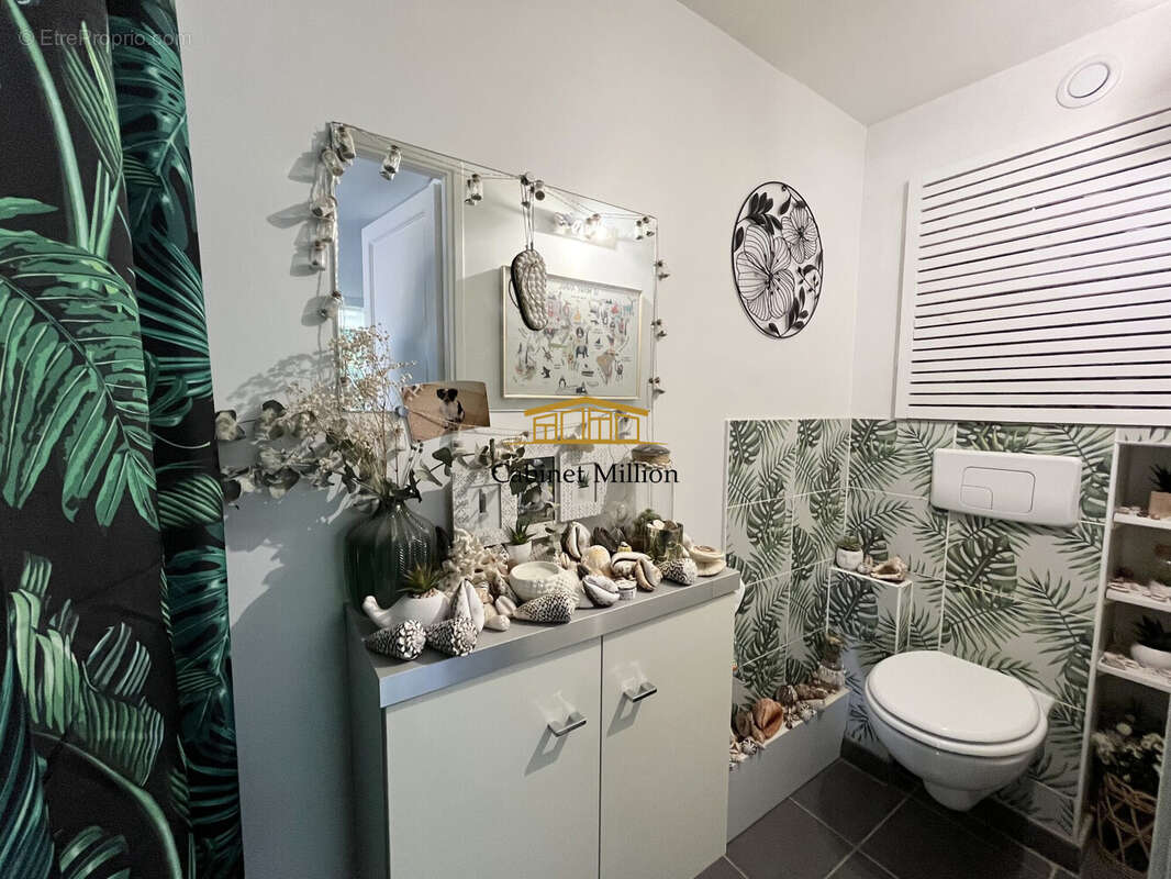 Maison à VIC-LA-GARDIOLE