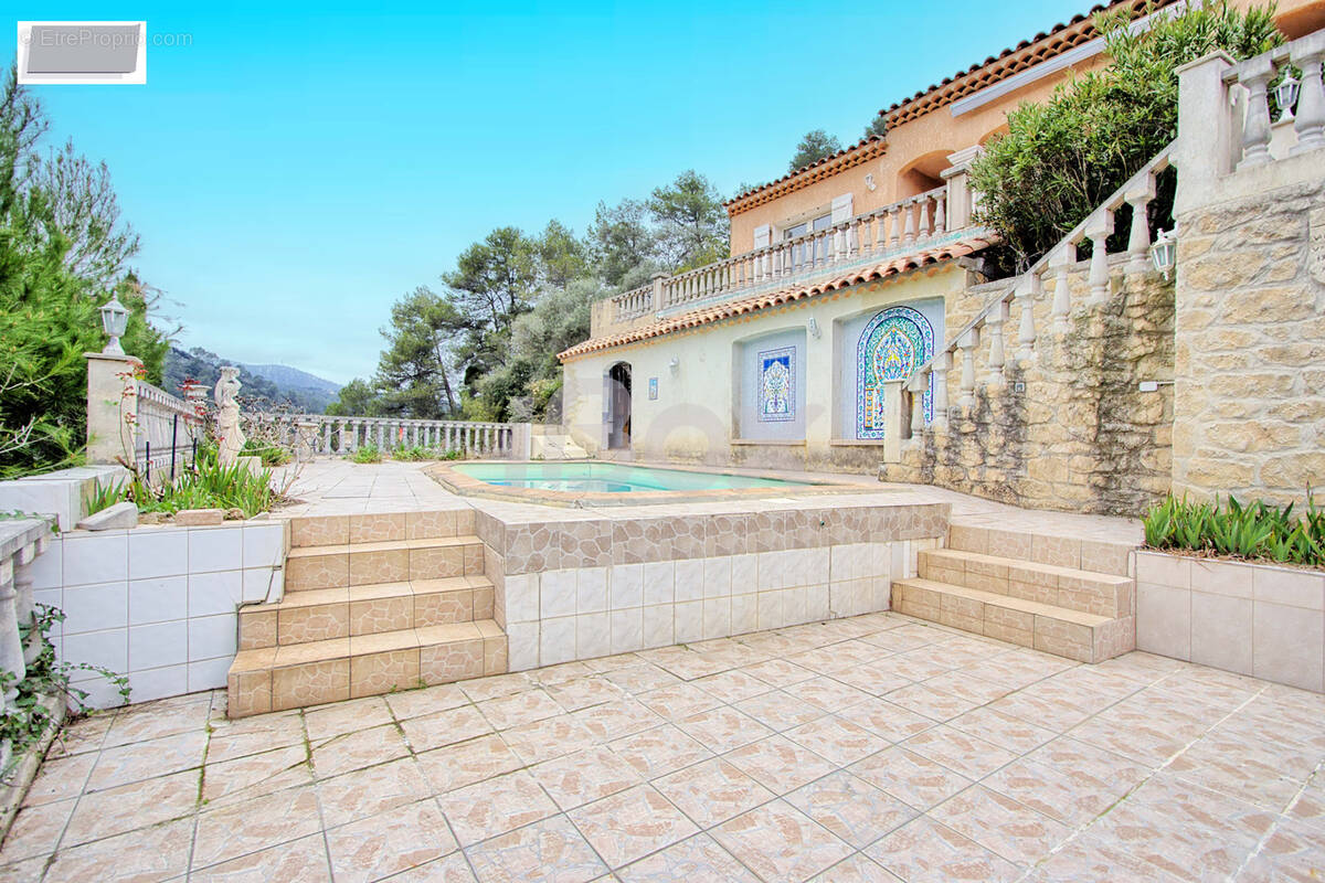 Maison à SOLLIES-TOUCAS