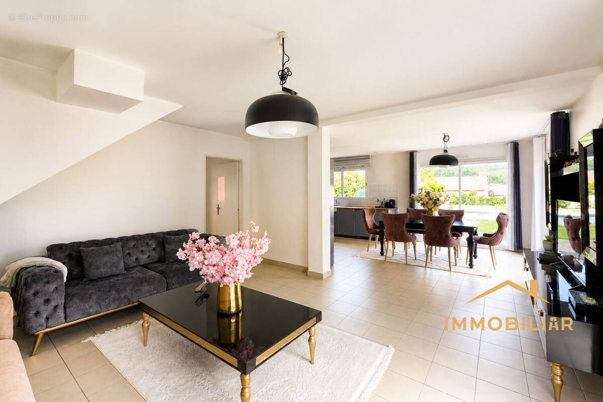 Maison 156 m² à Lancrans  - photo 2