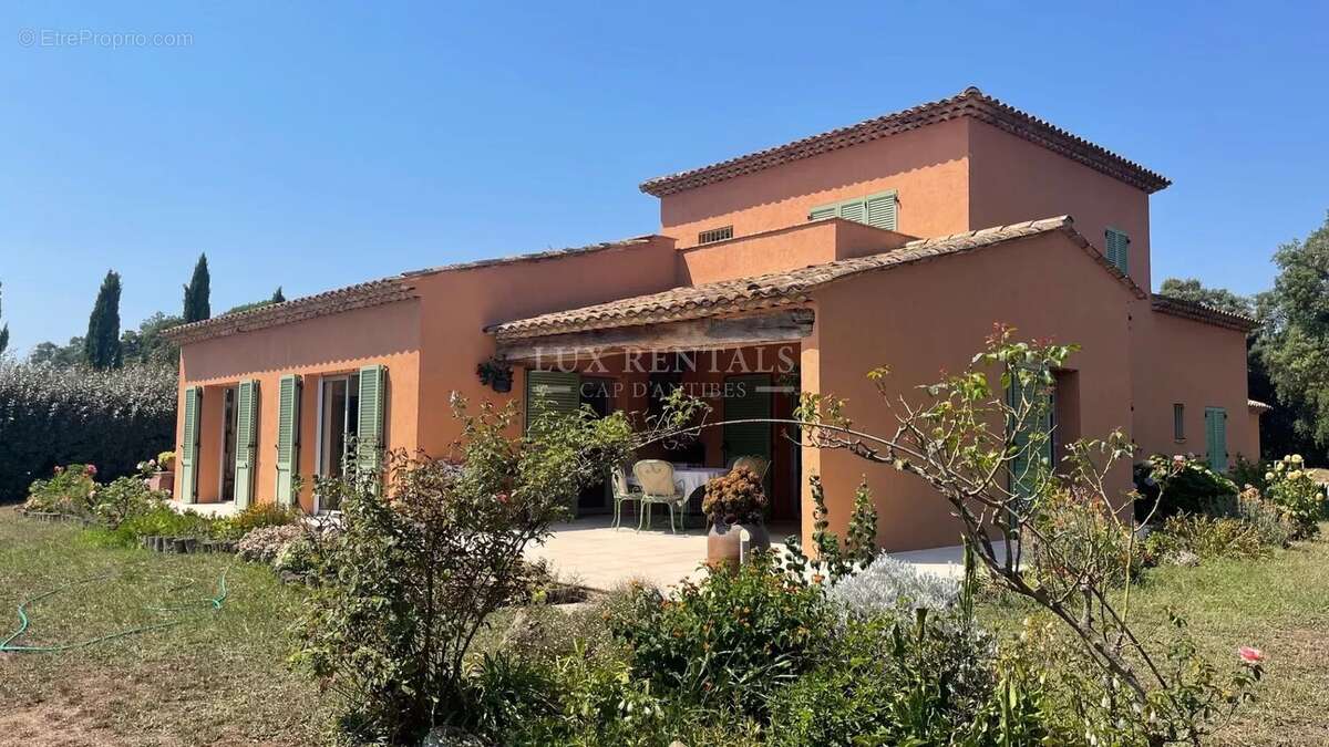 Maison à BAGNOLS-EN-FORET