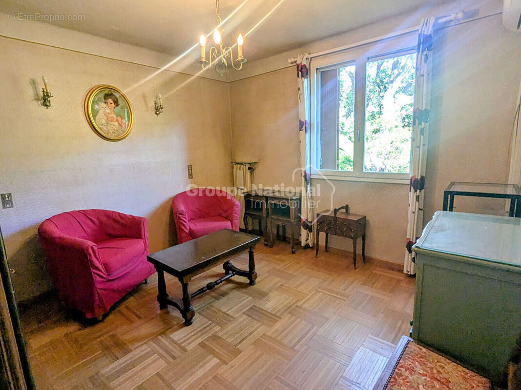 Exclusivite - toulon ouest - villa t6 - terrain de 980 m² - garage/ sous- sol de 80 m² - combles amenageables - photo 7