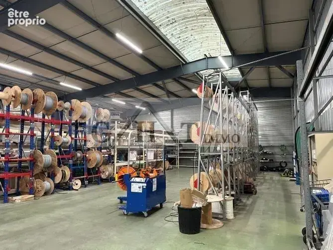 À vendre Entrepôt & bureaux 3100m²- TRAPPES - photo 3