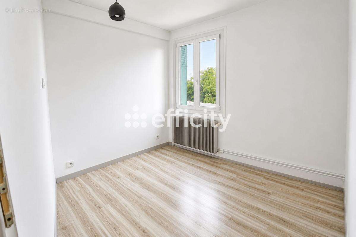 Appartement à NEUVILLE-SUR-SAONE