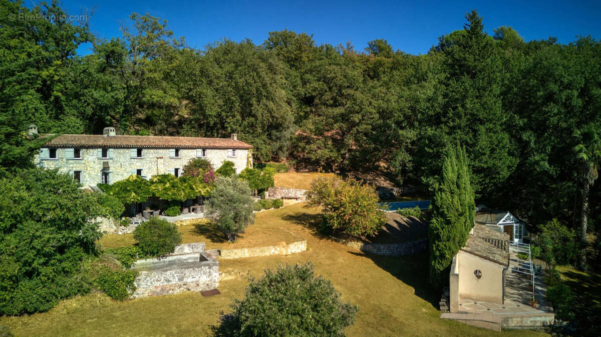 Maison à CHATEAUNEUF-GRASSE