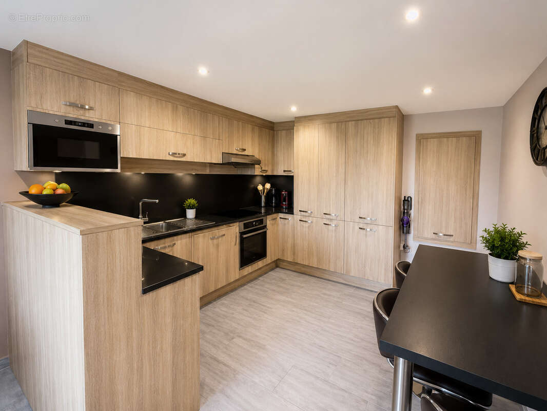 Saint-Jean-De-Tholome - Maison de 180m2 7 pièces - à vendre - photo 2