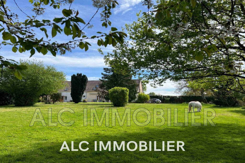 Maison à NEAUPHE-SOUS-ESSAI