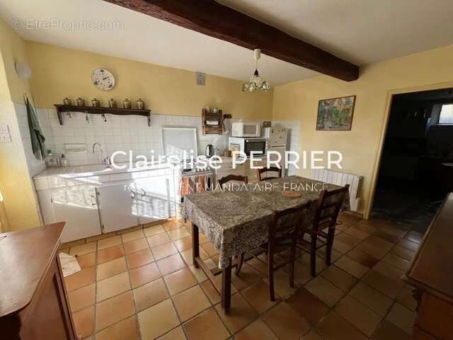 EXCLUSIVITÉ – PROPRIÉTÉ SAINT-ANTONIN-DU-VAR 100m2 habitables et 300m2 aménageables - photo 8
