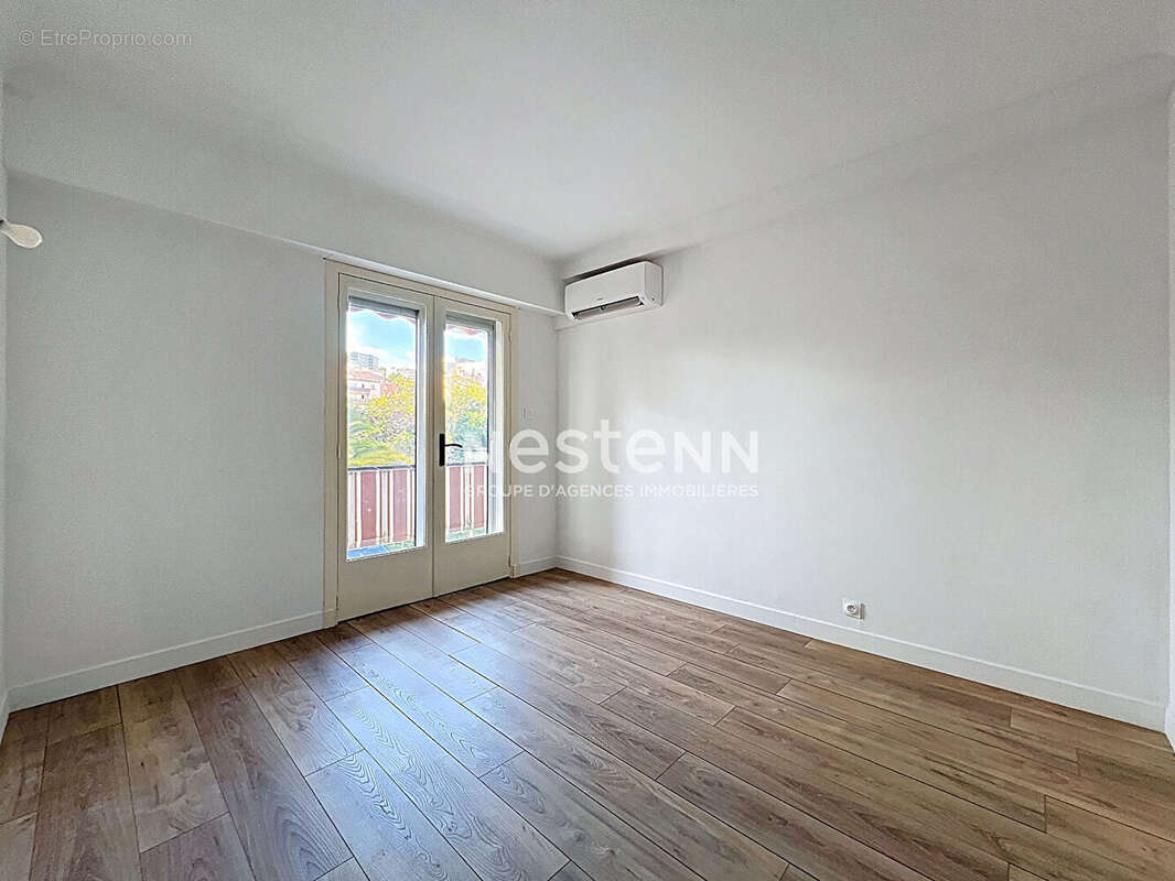Appartement à VALLAURIS