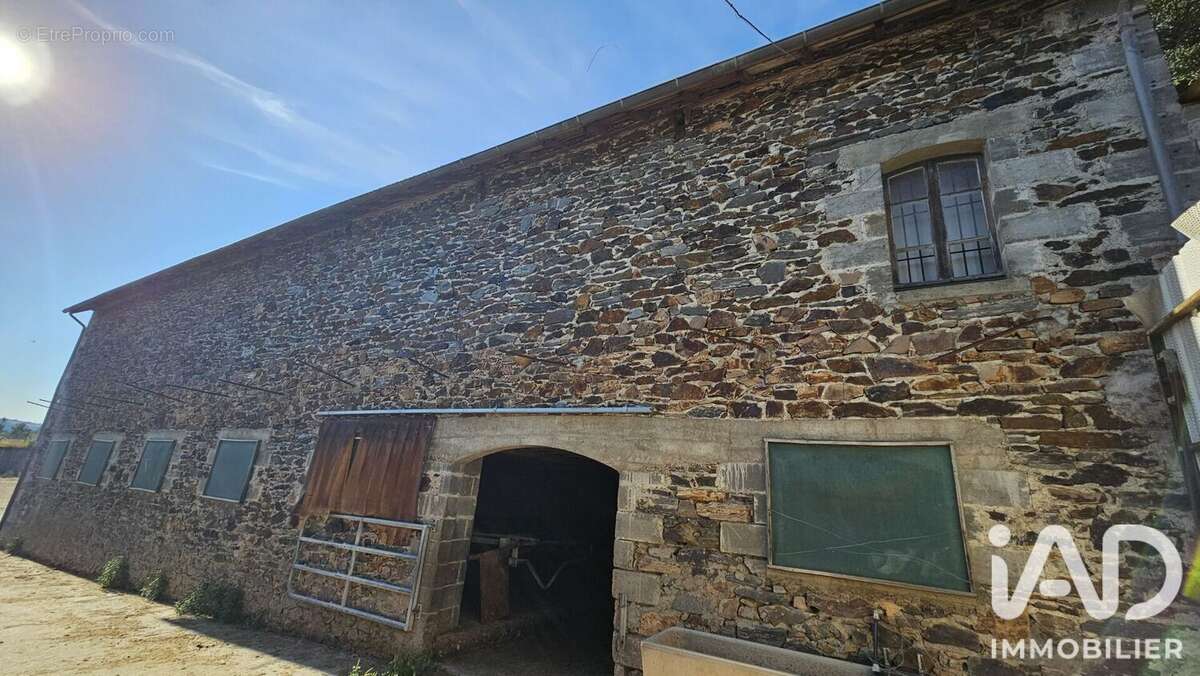 Maison 530 m² à Saint-Constant  - photo 7