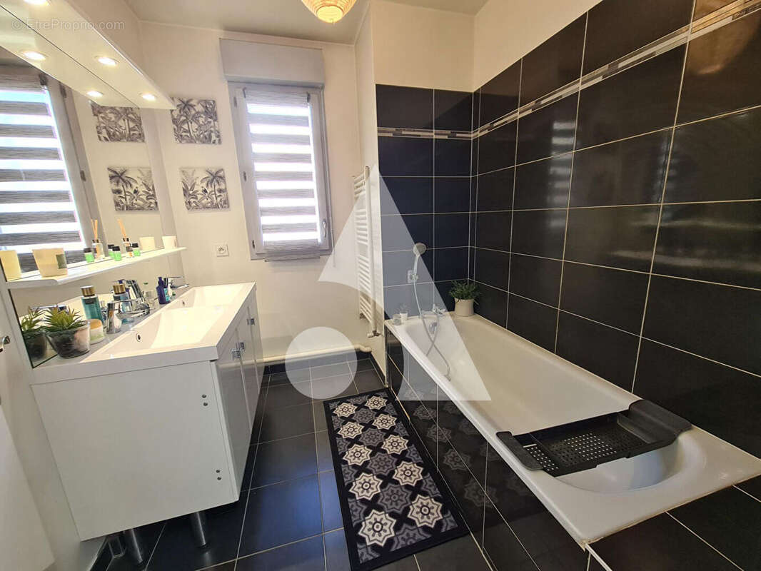 Maison à CRECY-LA-CHAPELLE