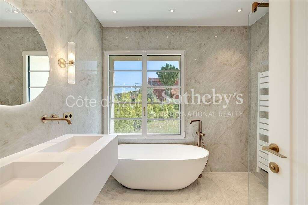 La Garoupe : Villa Art Déco 255 m² avec rooftop piscine - photo 8