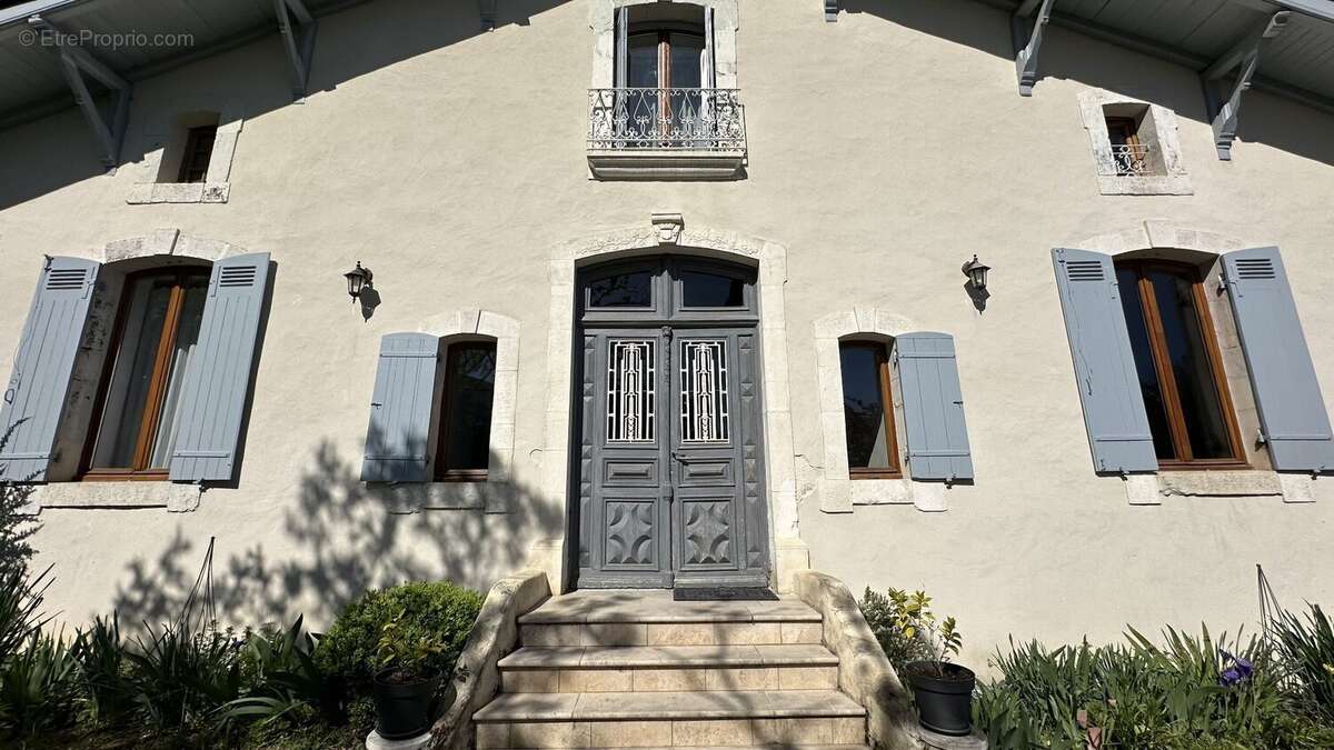 MAISON DE CARACTERE DU 18ème de 9 pièces de 235 M2 - photo 3