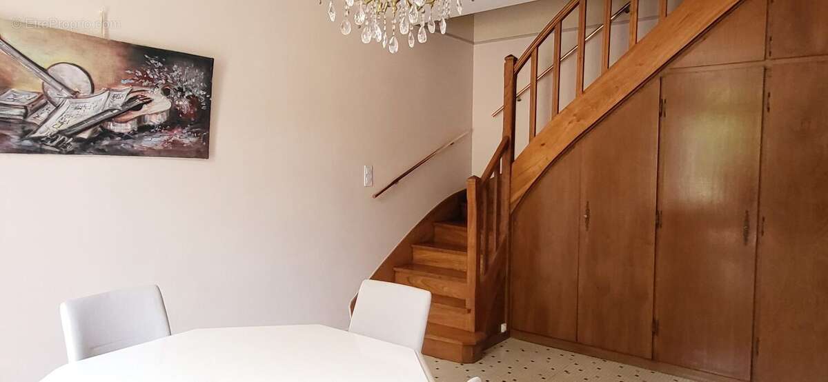 Maison à COURCELLES