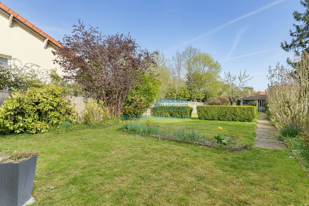 Maison à SAINTE-GENEVIEVE-DES-BOIS