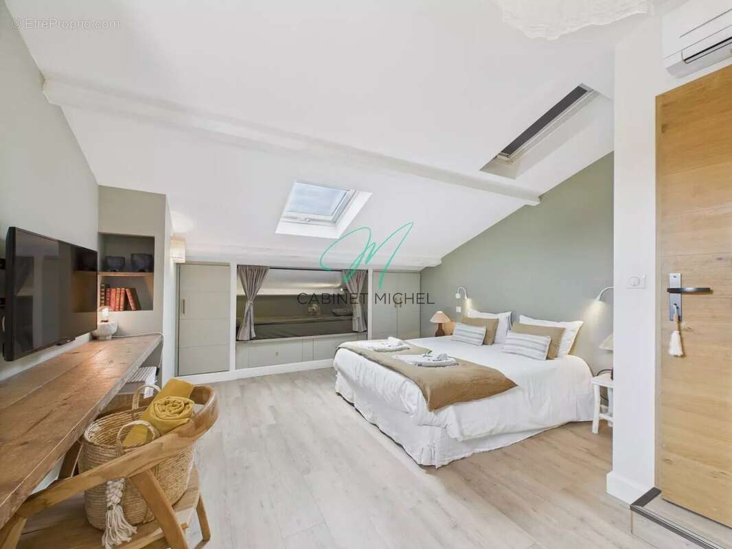 Maison à ROQUEFORT-LES-PINS