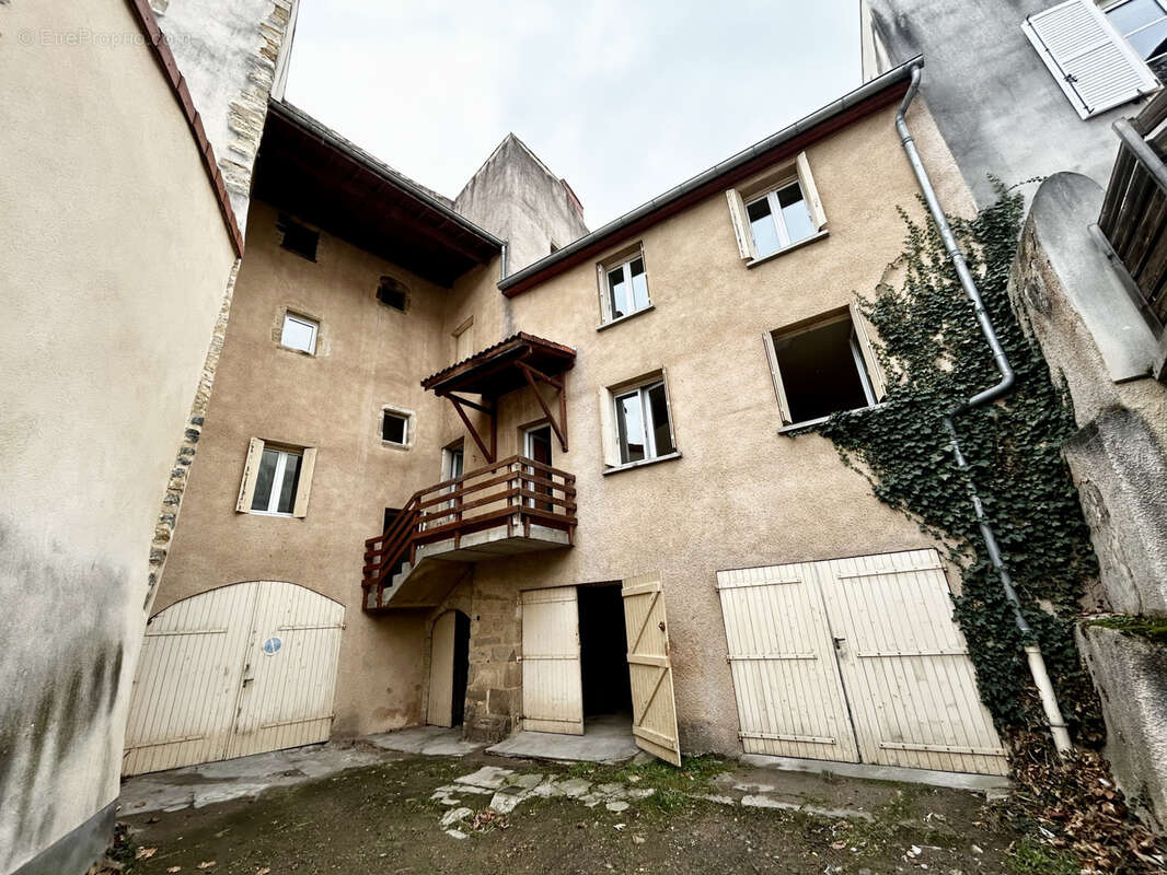 Appartement à SAINT-AMANT-TALLENDE