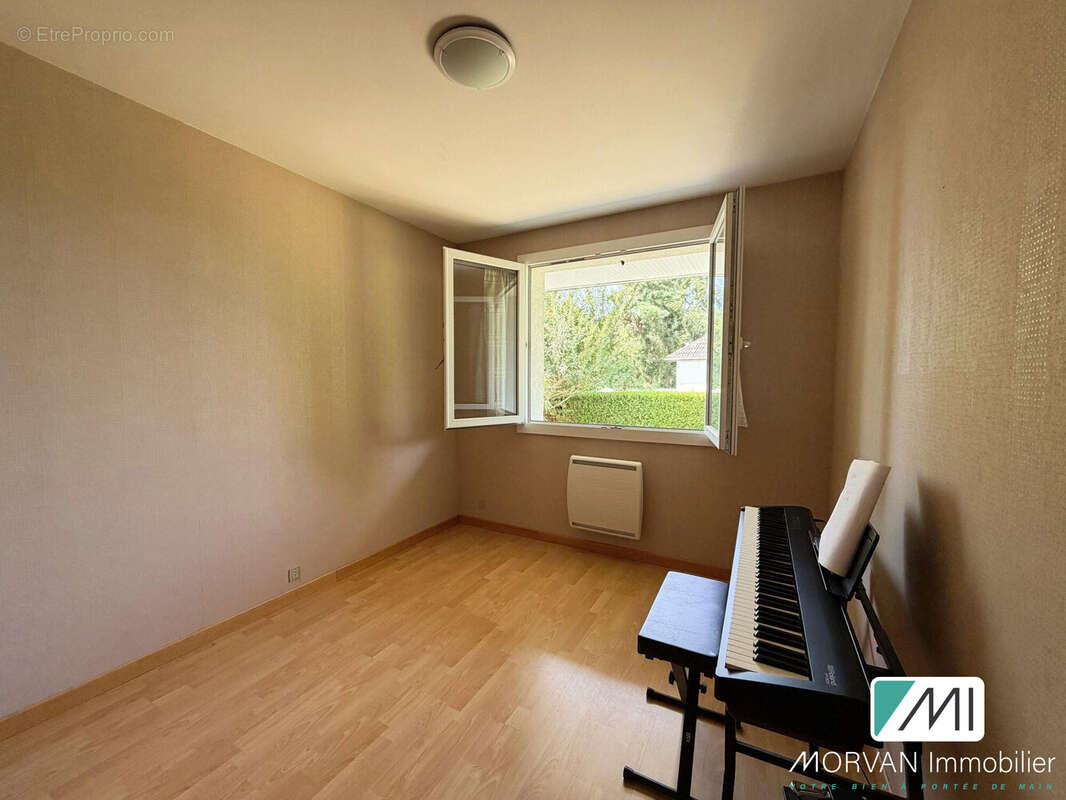Maison 175 m² à Les Essarts-Le-Roi  - photo 6
