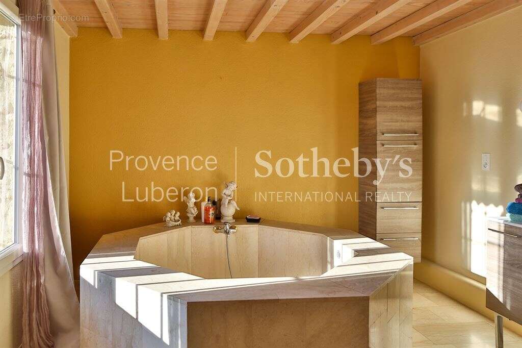 Maison à CHATEAUNEUF-DE-GADAGNE