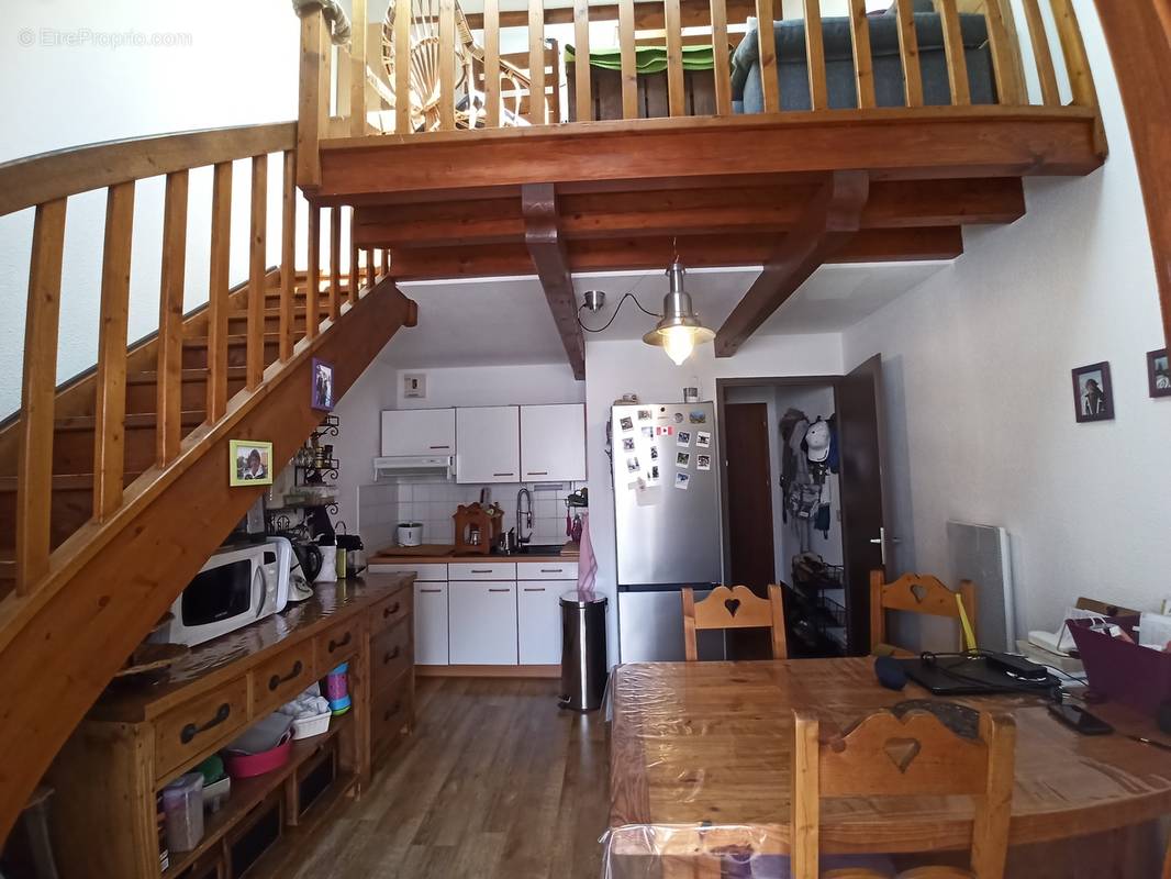 Séjour/cuisine avec accès terrasse - Appartement à SAINT-JORIOZ