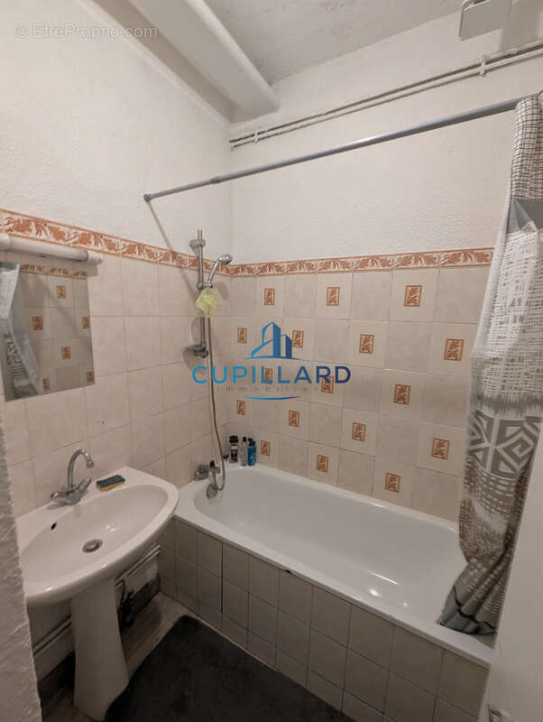 Appartement à SAINT-GERMAIN-LESPINASSE