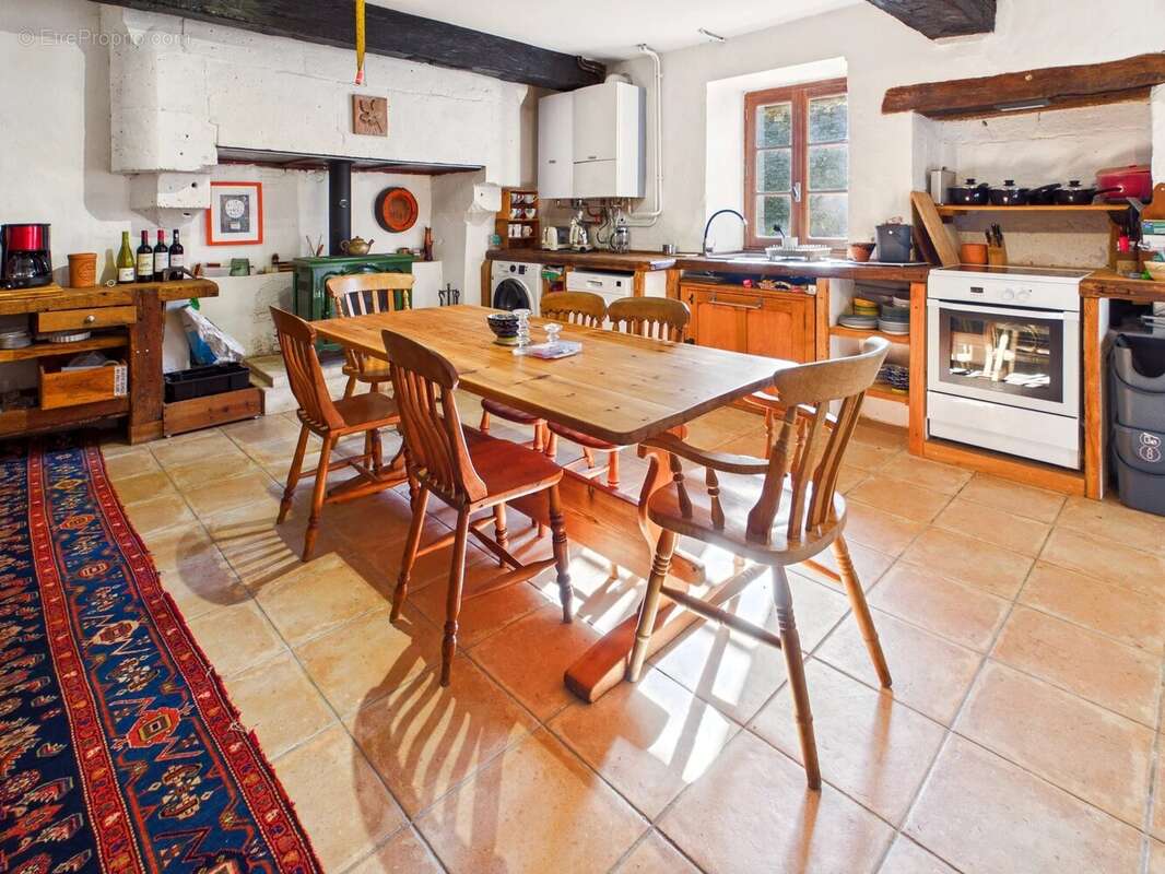 Maison à LA TOUR-BLANCHE