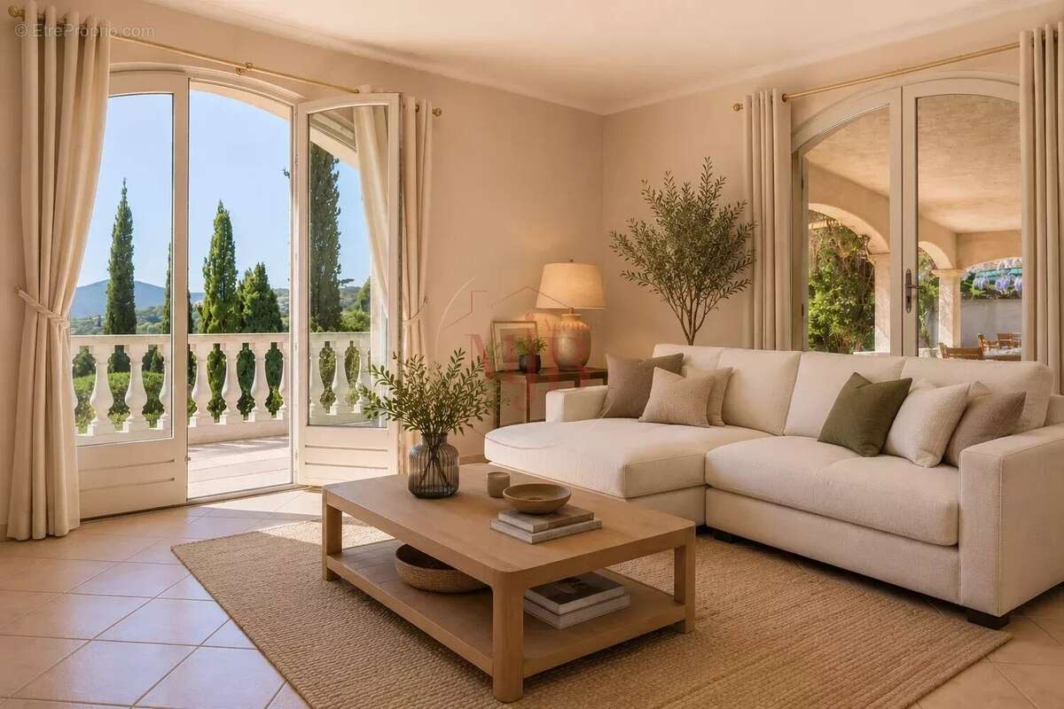 Maison à ROQUEBRUNE-SUR-ARGENS