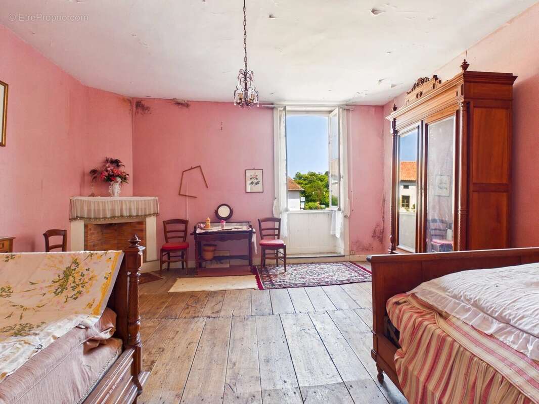 Maison à PIEGUT-PLUVIERS