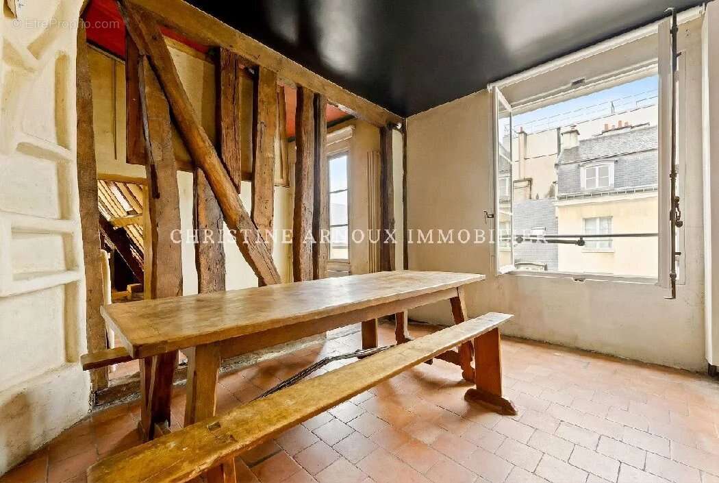 Appartement à PARIS-3E