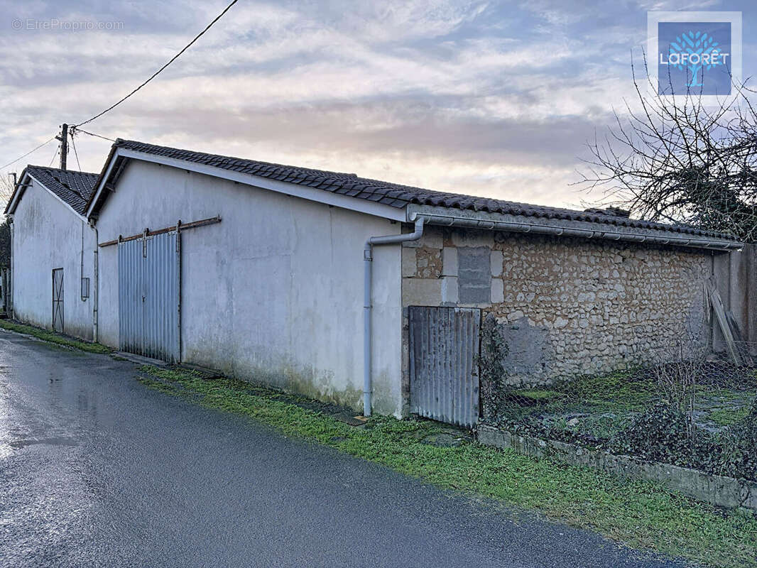 Maison à MONTLIEU-LA-GARDE