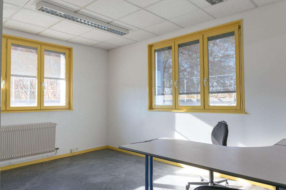 Commerce à AUDINCOURT