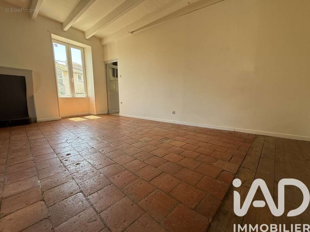 Maison 61 m² à Chef-Boutonne  - photo 5