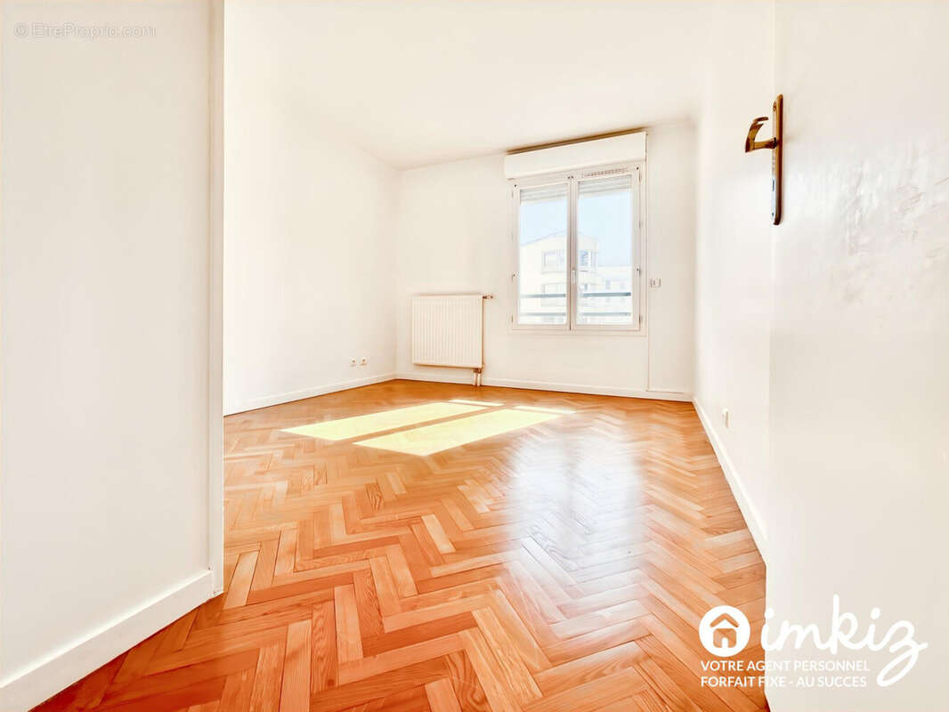 Appartement à COURBEVOIE