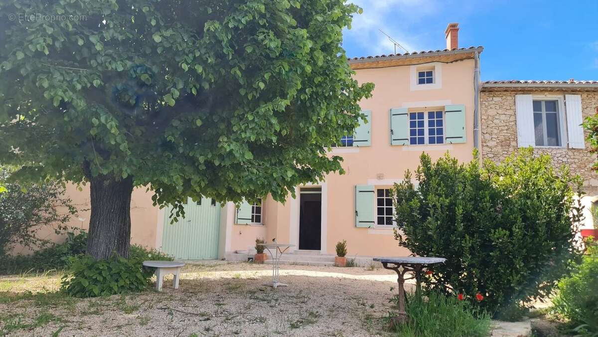 Maison à SAINT-SATURNIN-LES-APT