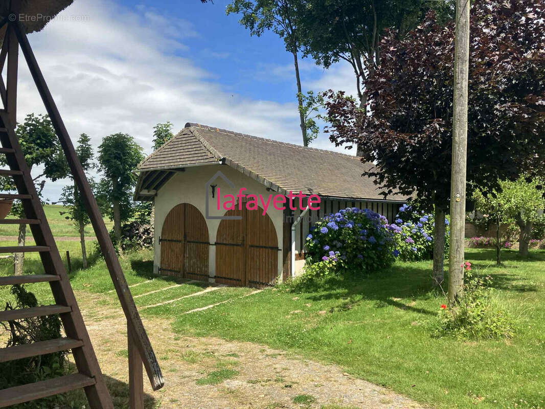 Maison à SAINT-GILLES-DE-LA-NEUVILLE