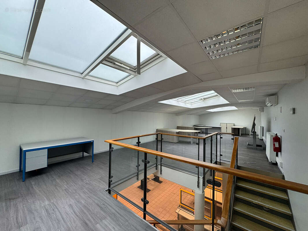 Bâtiment d'activité avec bureaux - 2245 m² - Zone Reims/Tinqueux - photo 11