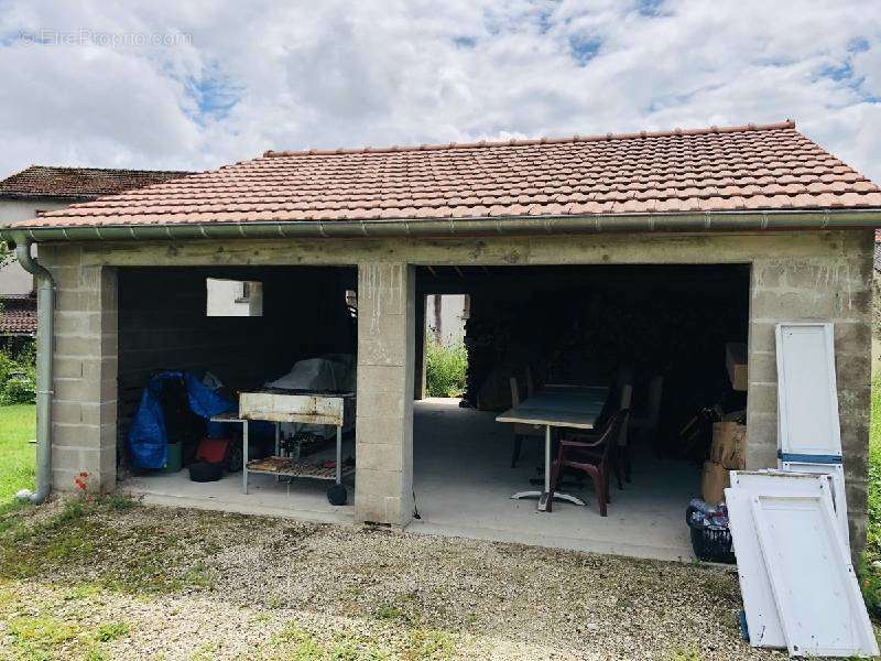 Maison à LA NEUVEVILLE-SOUS-MONTFORT