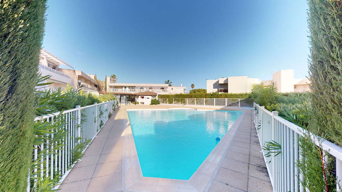 Appartement à VILLENEUVE-LOUBET