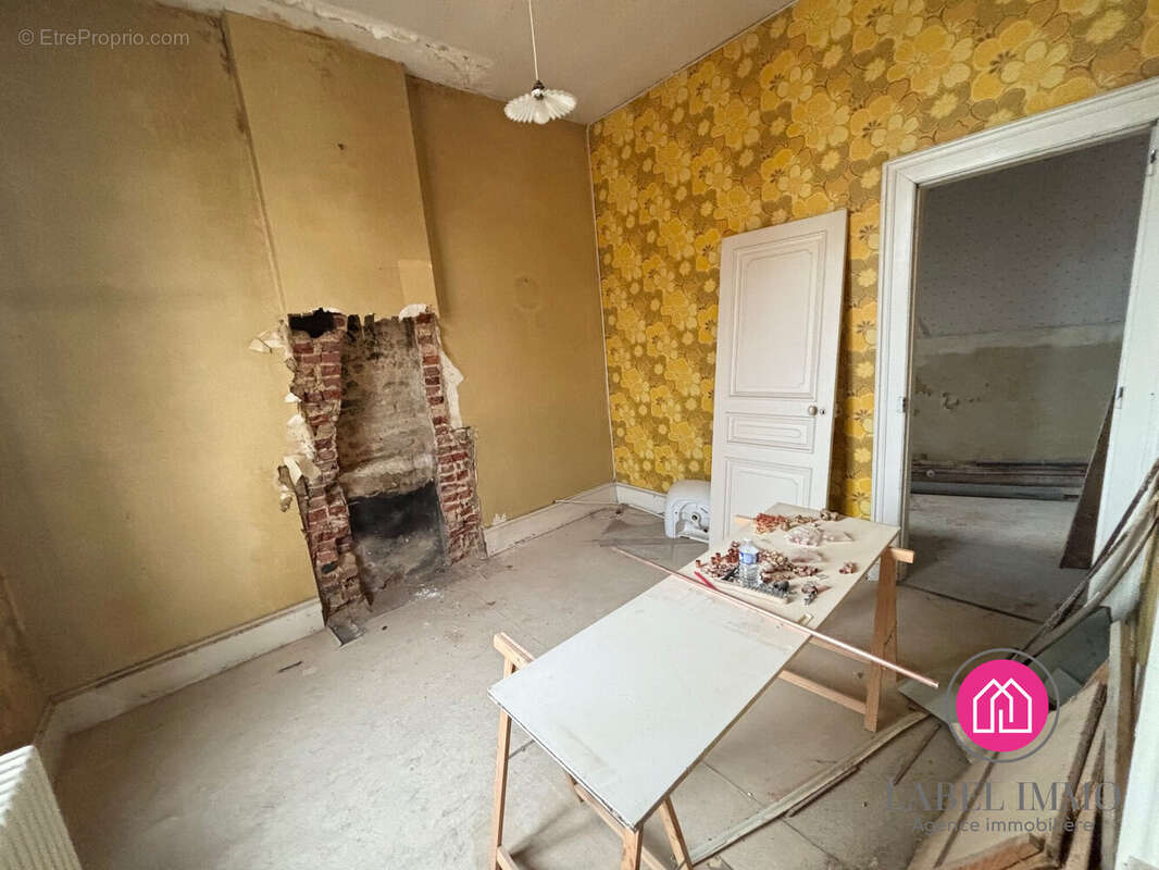 Maison à AVESNES-SUR-HELPE