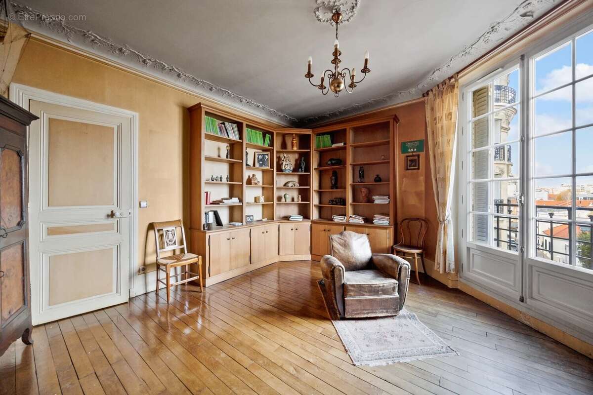 Appartement à COURBEVOIE