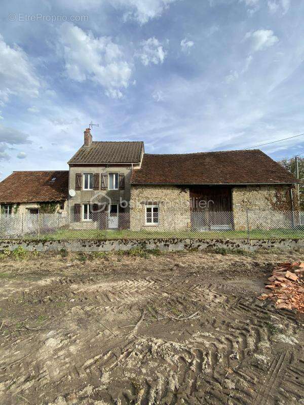 Maison à SAINT-LEGER-MAGNAZEIX