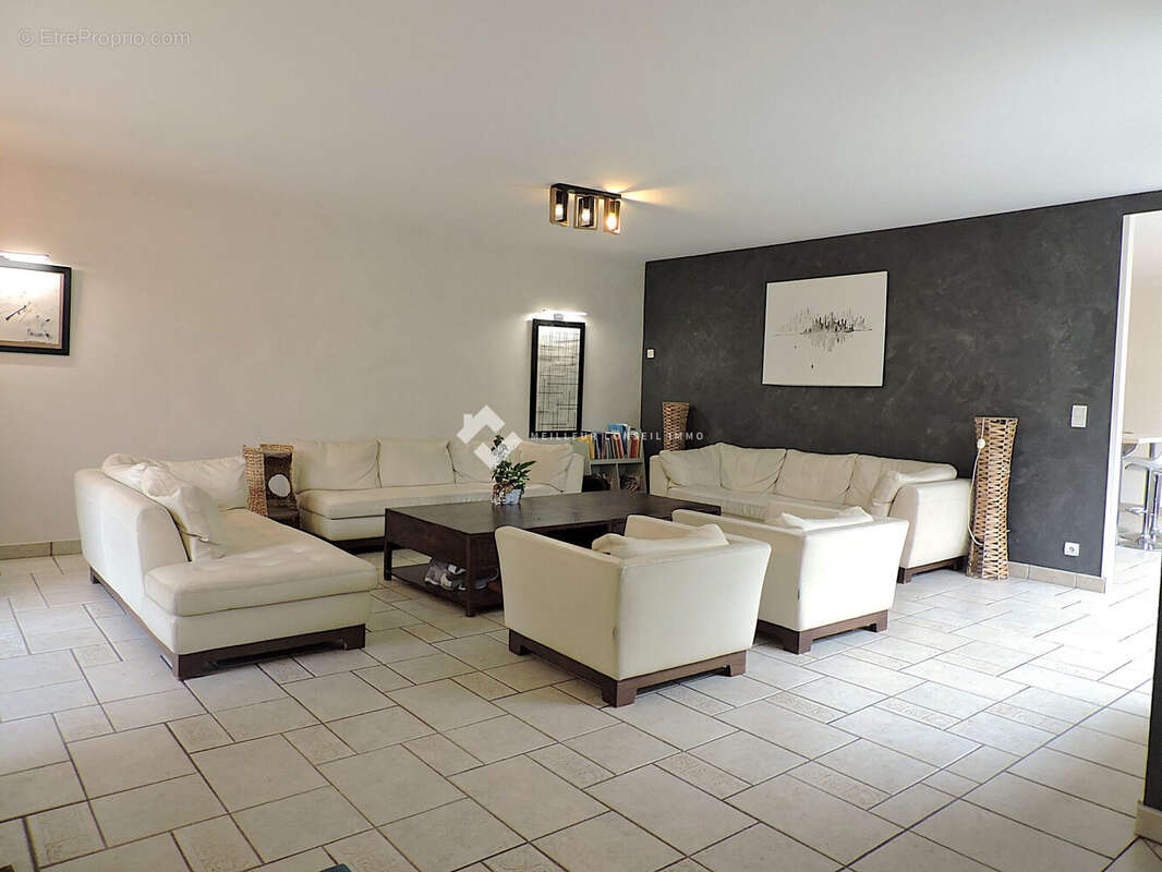 Maison 329 m² à Gouvernes  - photo 2