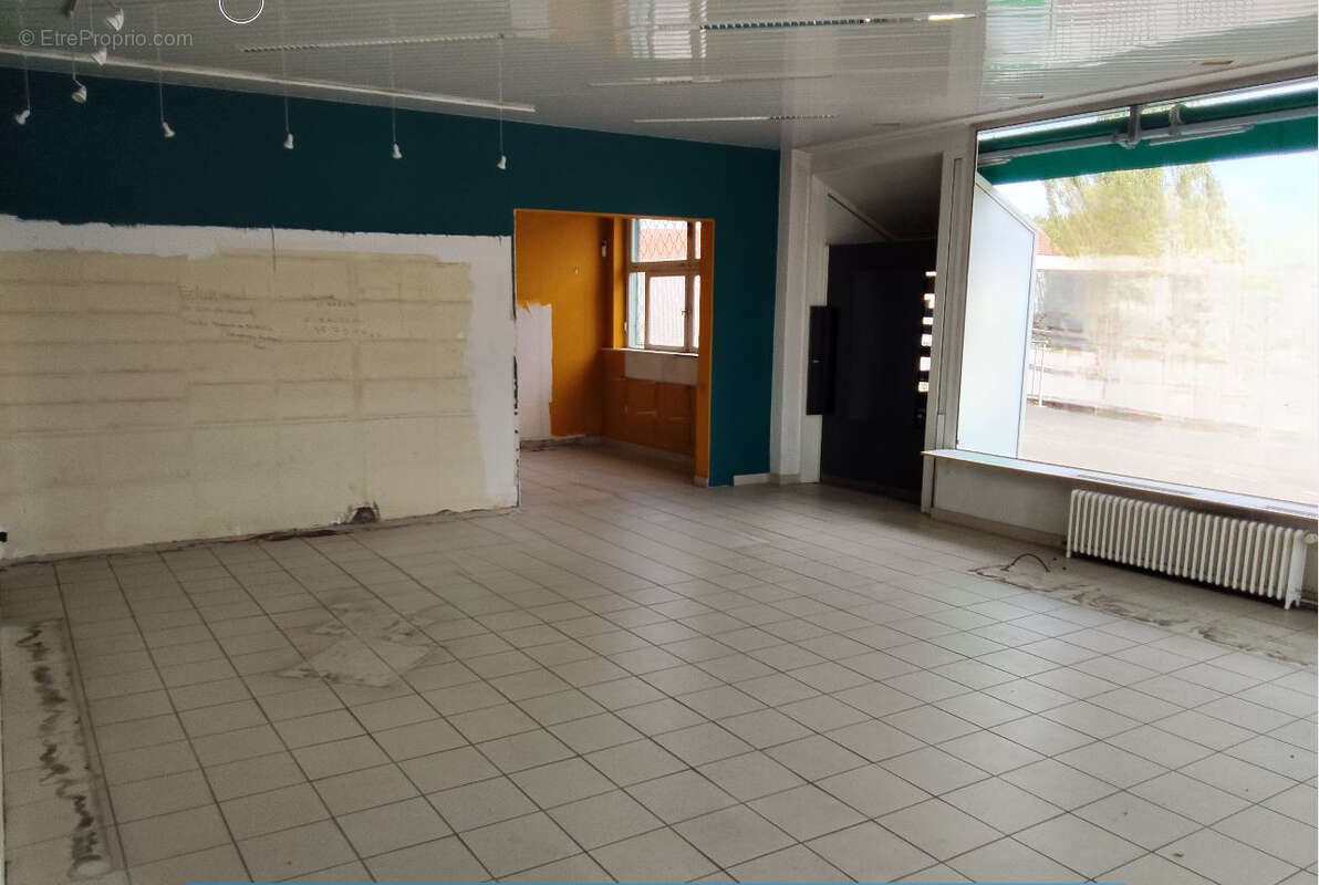 Murs commerciaux  environ 250 m²  quartier la bastide. - photo 2