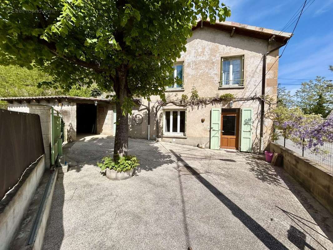 Maison à SAINT-JEAN-DE-MUZOLS