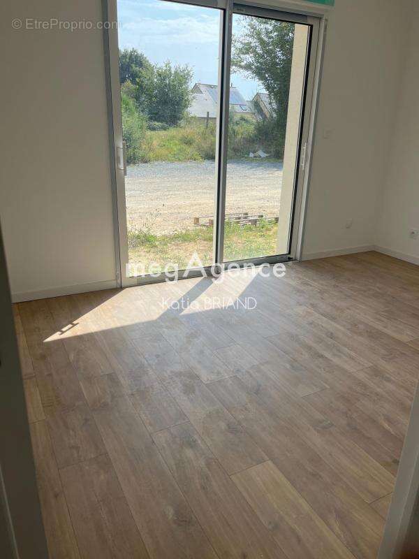 Maison à LE GENEST-SAINT-ISLE