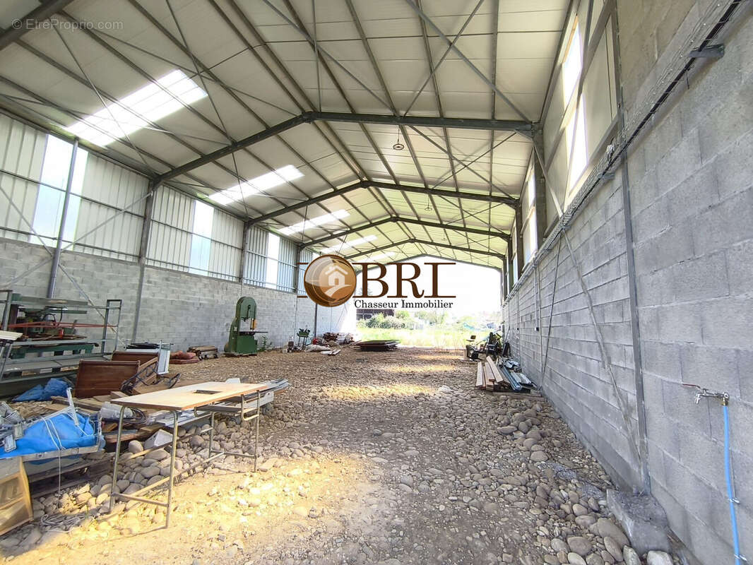 Commerce à LA FRETTE